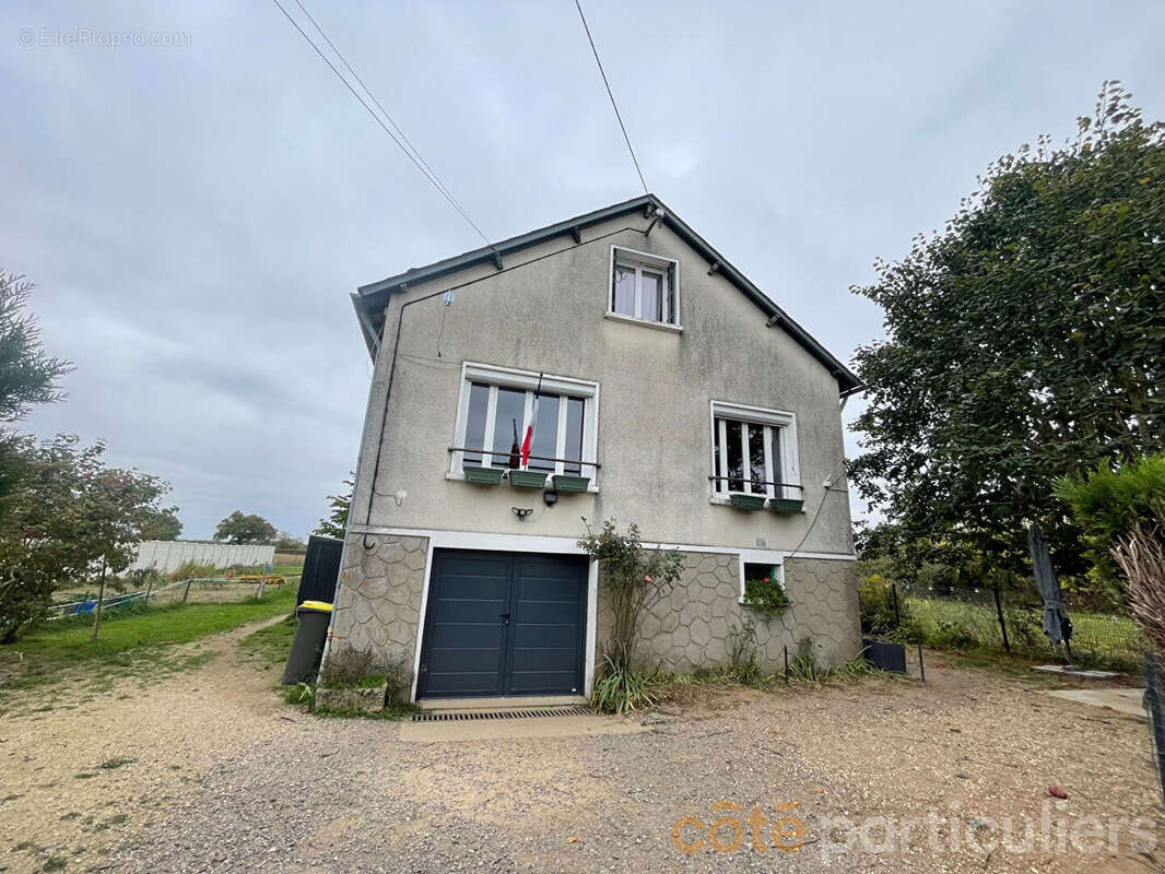 Maison à CHEZAL-BENOIT