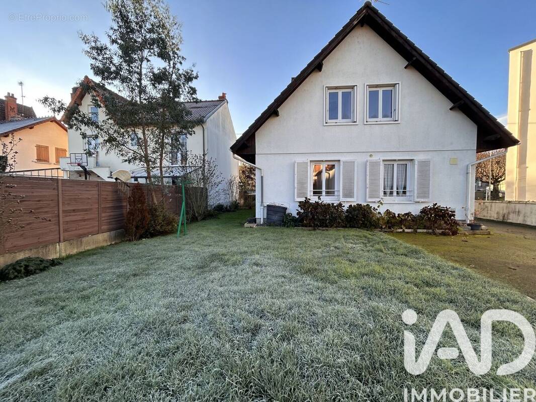 Photo 1 - Maison à MONTLUCON