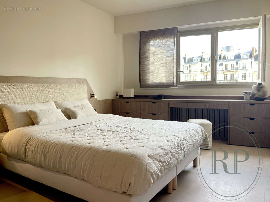 Appartement à PARIS-7E