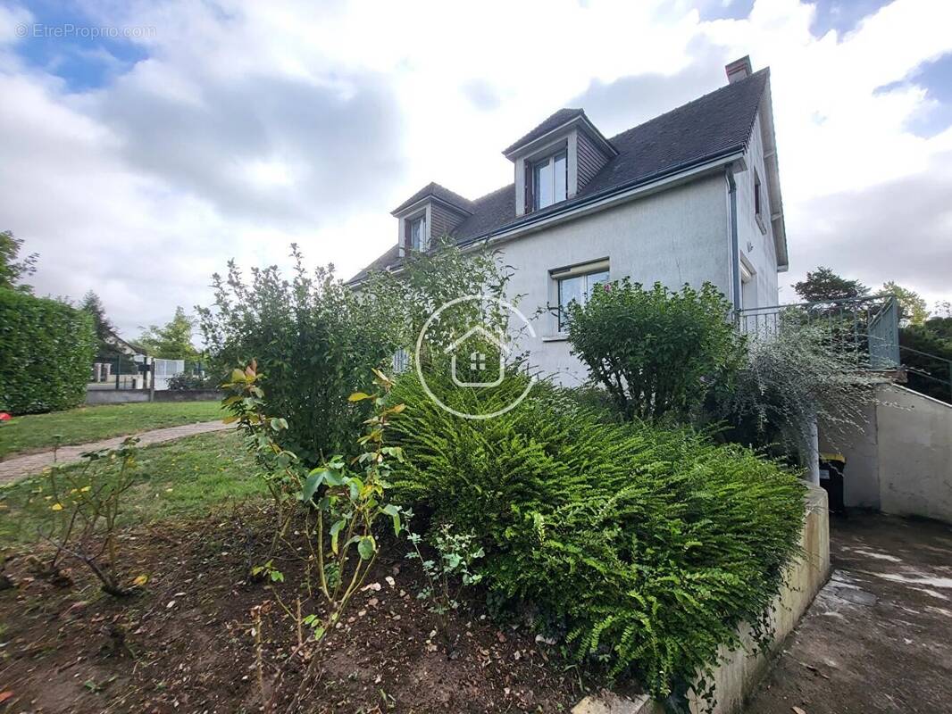 Maison à CHOUZY-SUR-CISSE