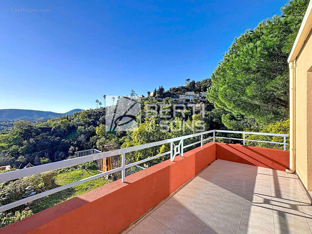 Appartement à MANDELIEU-LA-NAPOULE