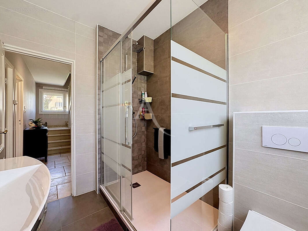 RARE À VAUX - Maison familiale 141 m², double garage, 2 terrasses et jardin ! - photo 11