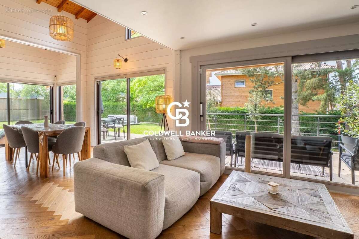 Maison chalet à Vétraz-Monthoux avec piscine chauffée, 5 chambres et jardin arboré - photo 5