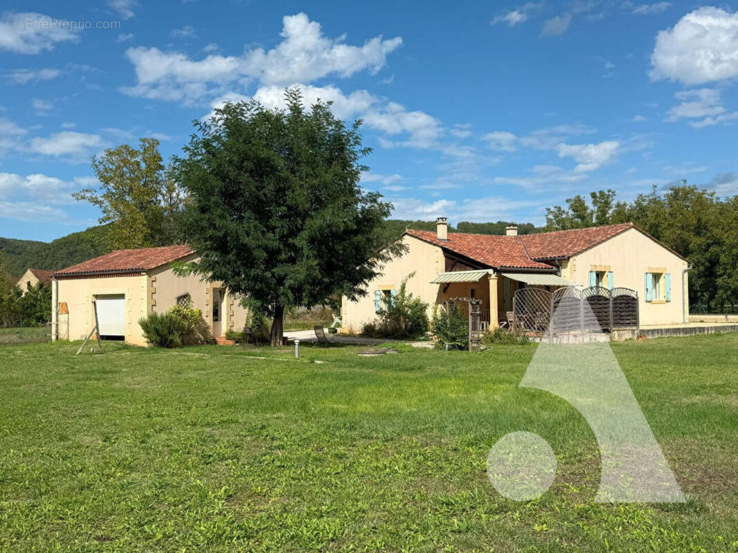 Maison à SAINT-CYBRANET