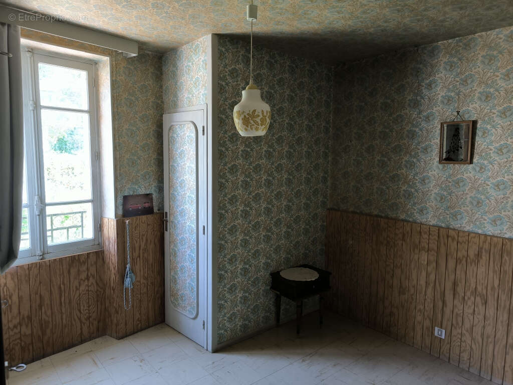 Maison à OUROUX-EN-MORVAN