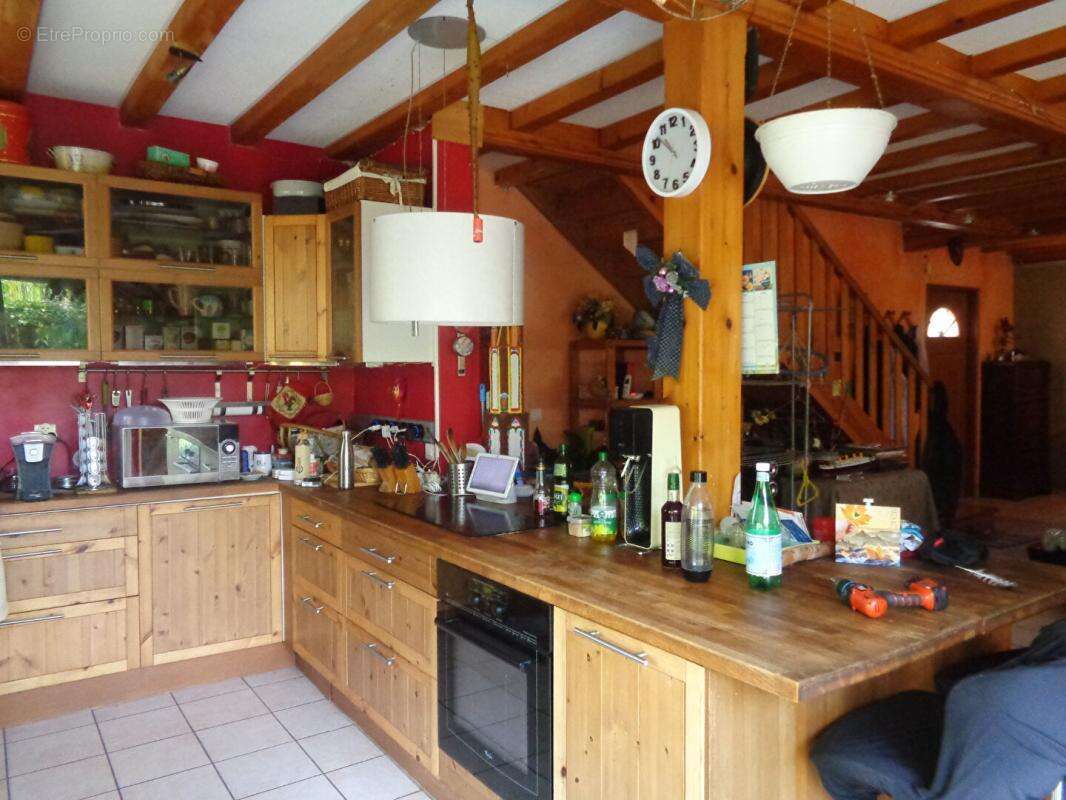 Coubon(43), maison de 240 m2 habitables, 4 chambres sur 1440 m2 de terrain - photo 4