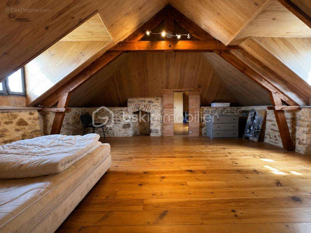 Maison de caractère 8 pièces avec jardin clos et potentiel d’évolution - photo 13