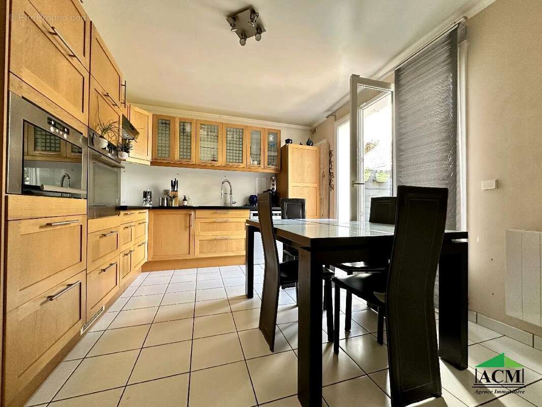 Maison à MERY-SUR-OISE