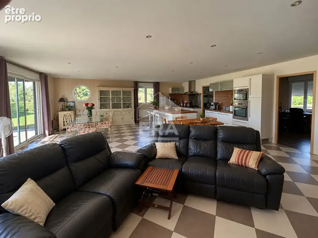 Maison 160m² à saint-georges-des-coteaux - photo 4