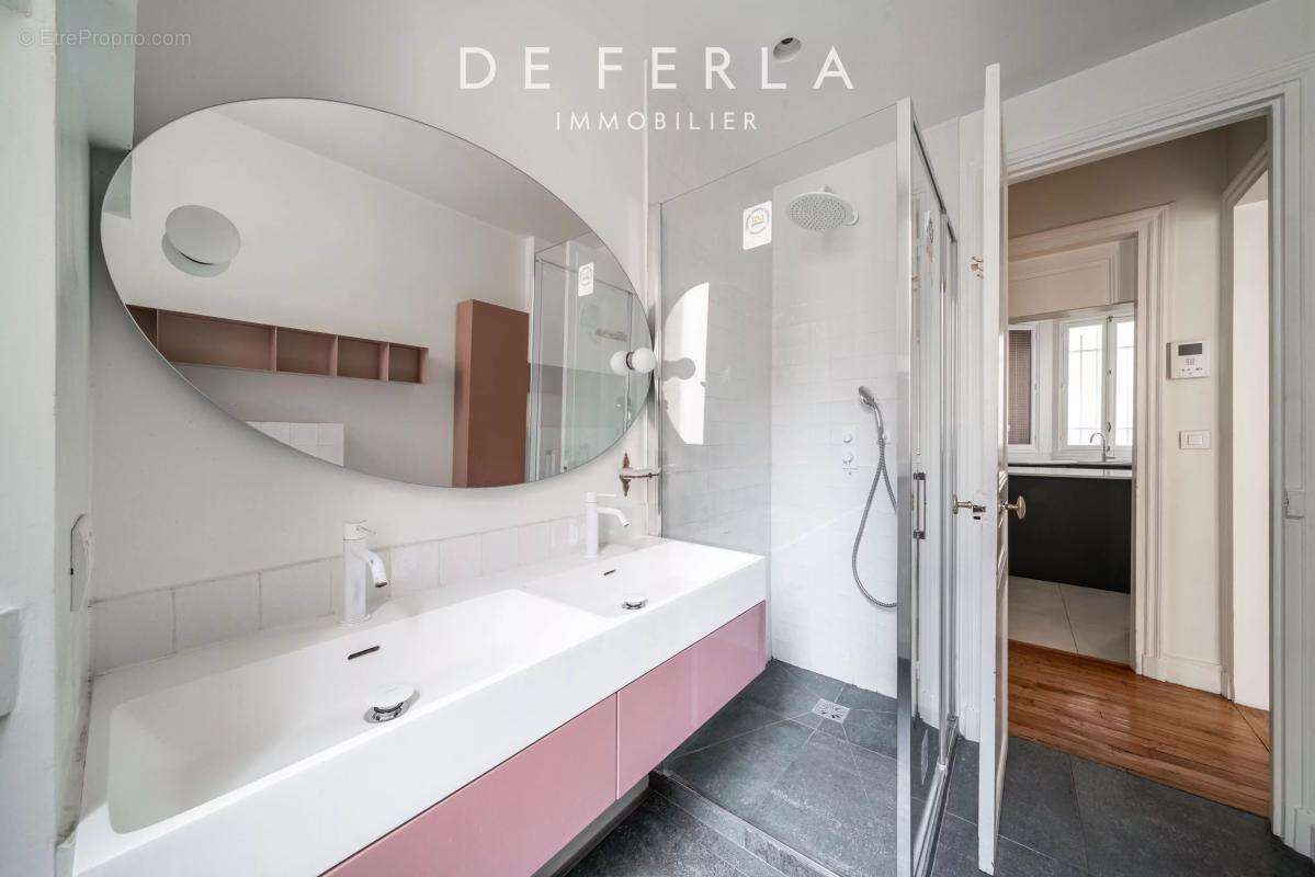 Appartement à PARIS-7E