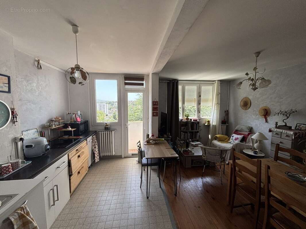 Appartement 42 m² à Saint-Etienne  - photo 3