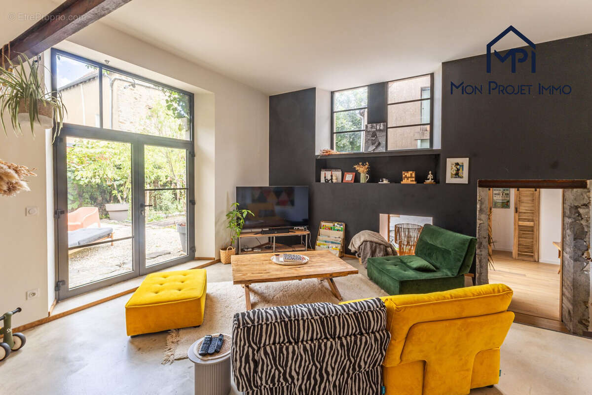 Maison 161 m² à Laval  - photo 2