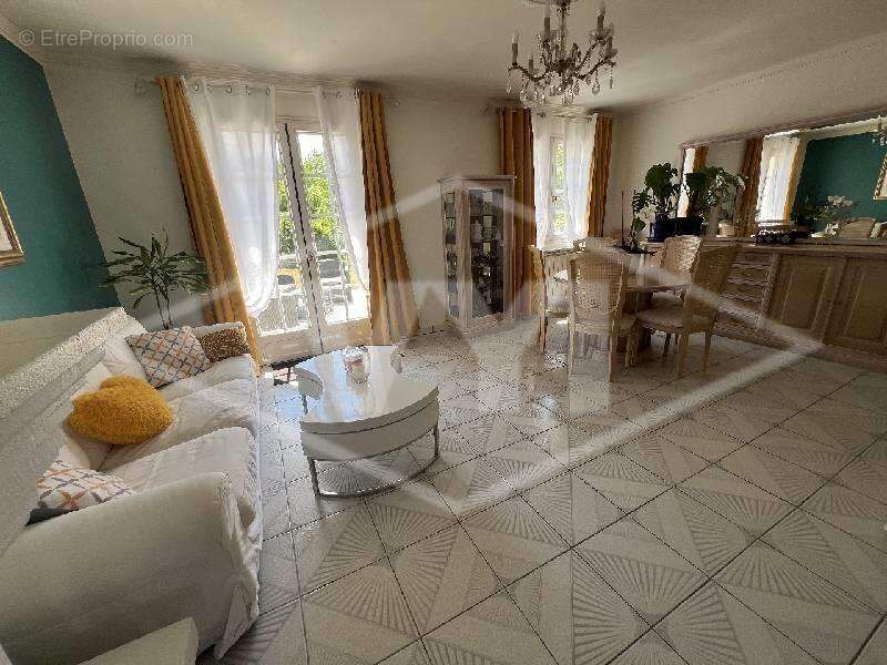 Maison à COMBS-LA-VILLE