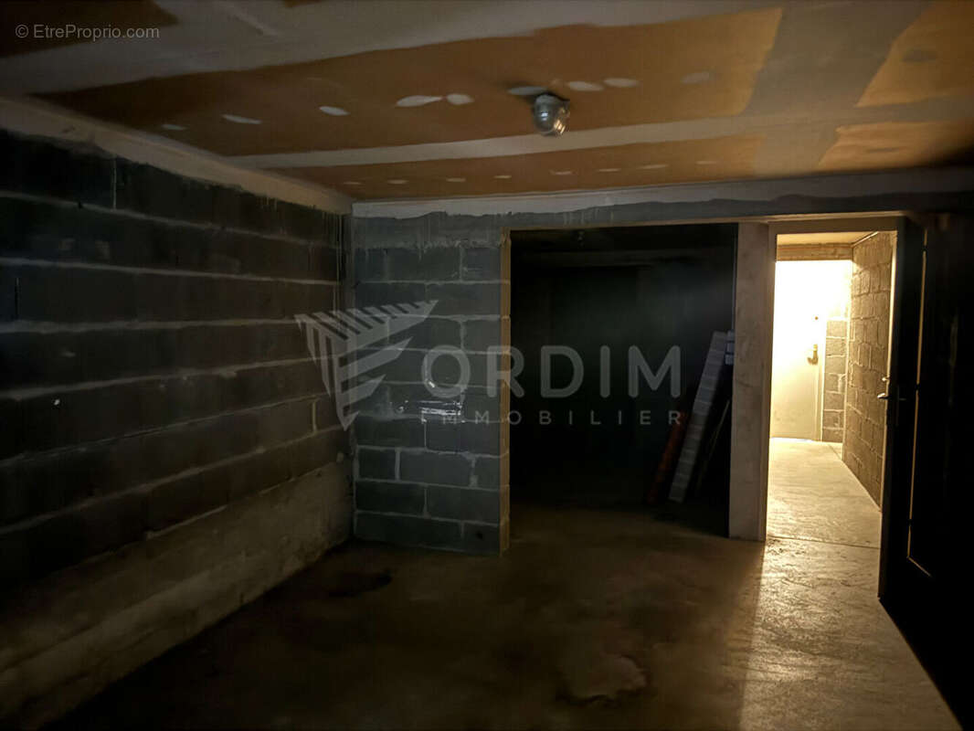 COSNE CENTRE APPARTEMENT T1 avec balcon, garage et cave. - photo 10