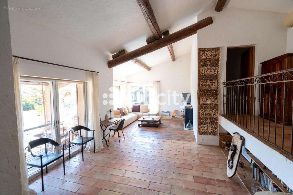 Maison à PLAN-DE-LA-TOUR