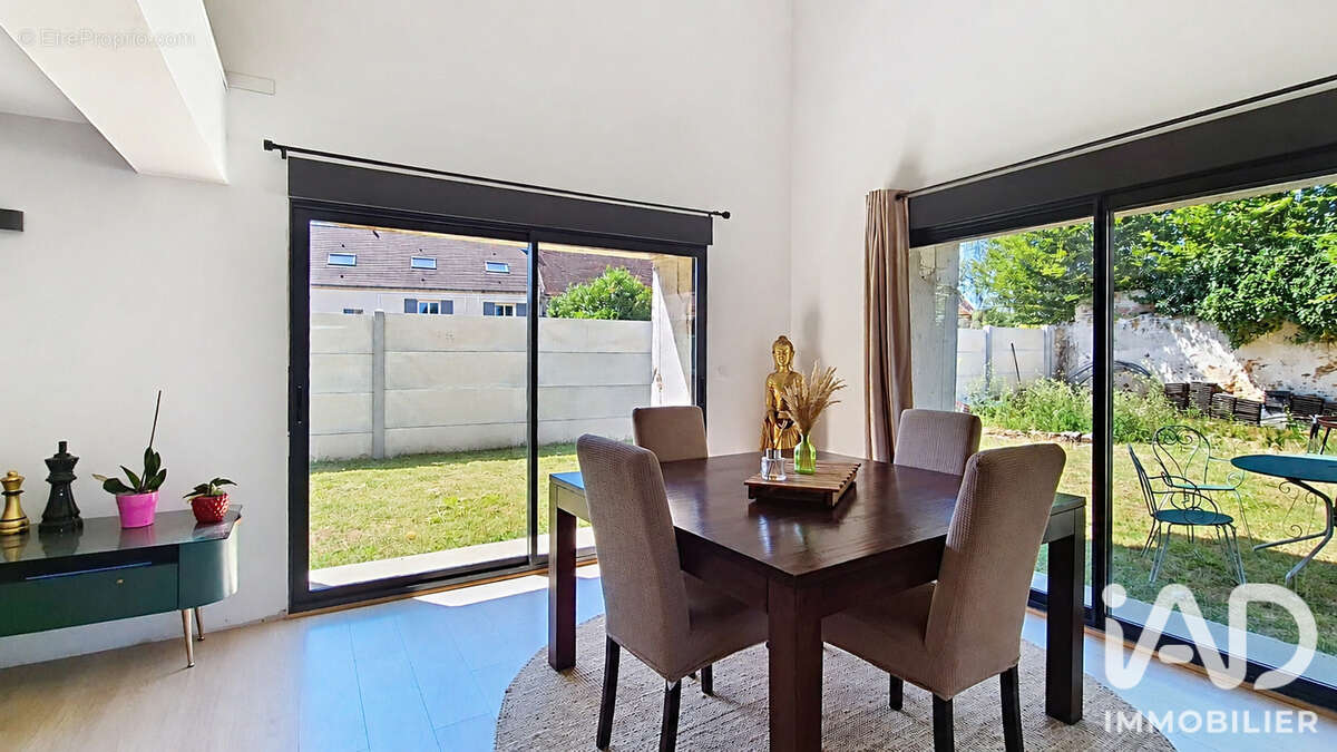 Maison 148 m² à Crecy-La-Chapelle  - photo 5