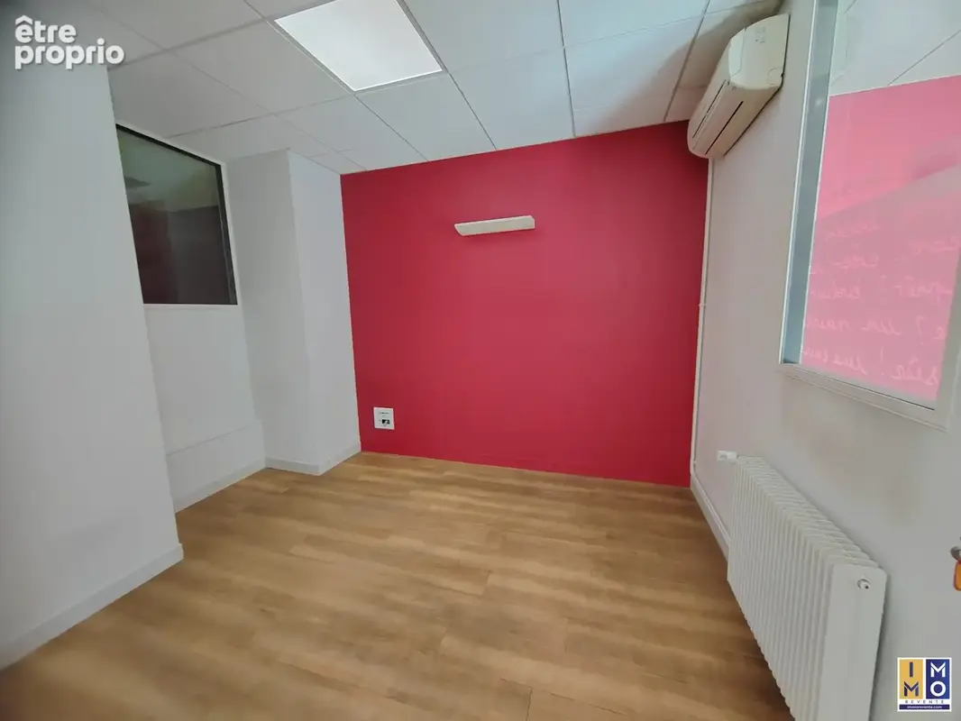 Commerce 152 m² à vendre à Mehun-Sur-Yevre (18500) - photo 4