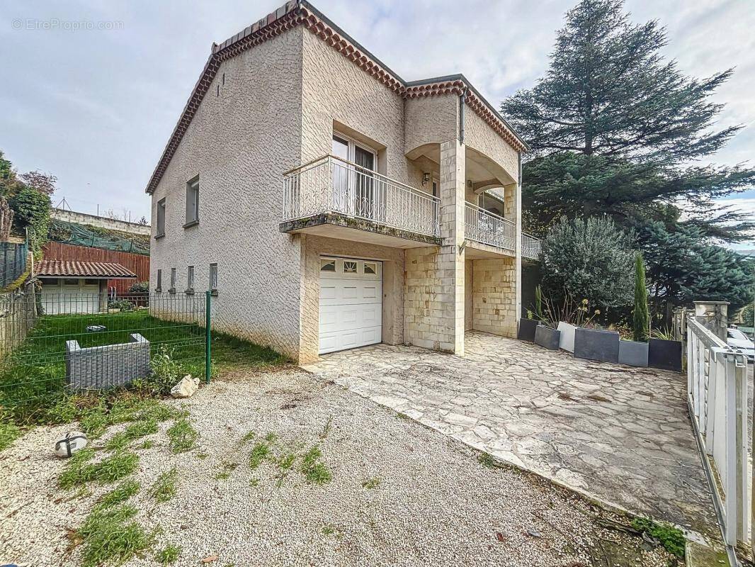 Maison à SAINT-JEAN-DE-MUZOLS