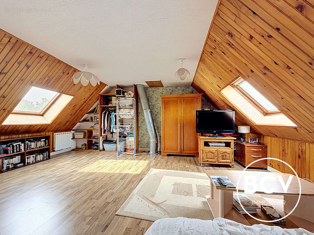 Maison familiale avec jardin et garage - photo 11