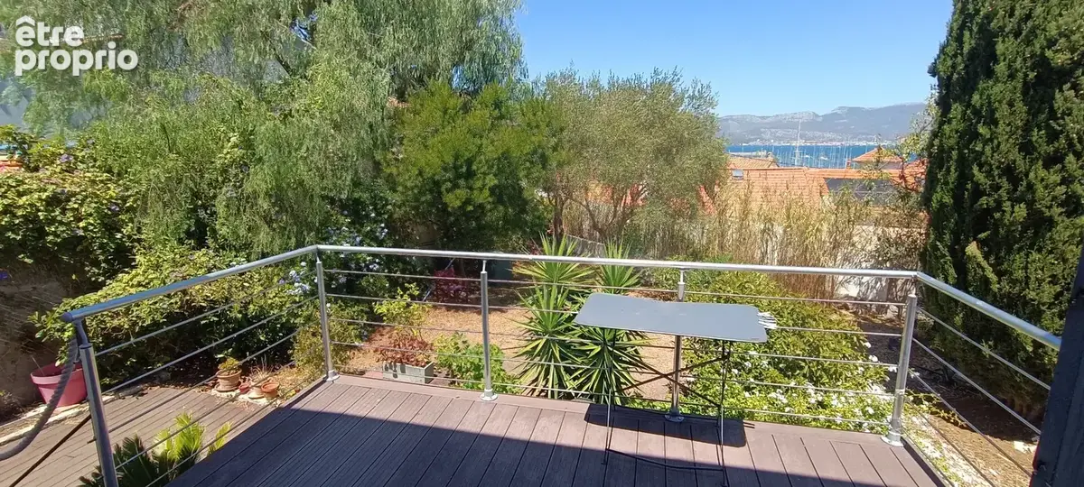 ** Vue Mer ** Haut de MAISON Type LOFT avec Terrasse & jardin ** (83430) Saint Mandrier sur mer ** - photo 2