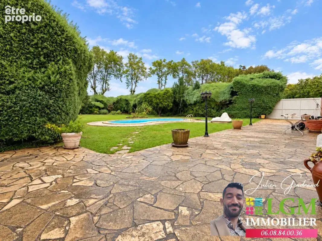 Maison de 132,62 m² avec piscine et terrain divisible et constructible de 1 374 m² à Rodilhan  - photo 4