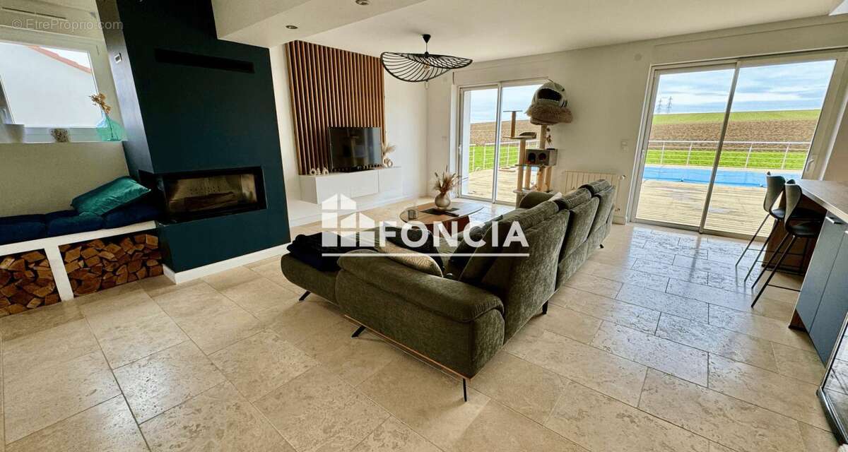 Maison à CHARLY-ORADOUR