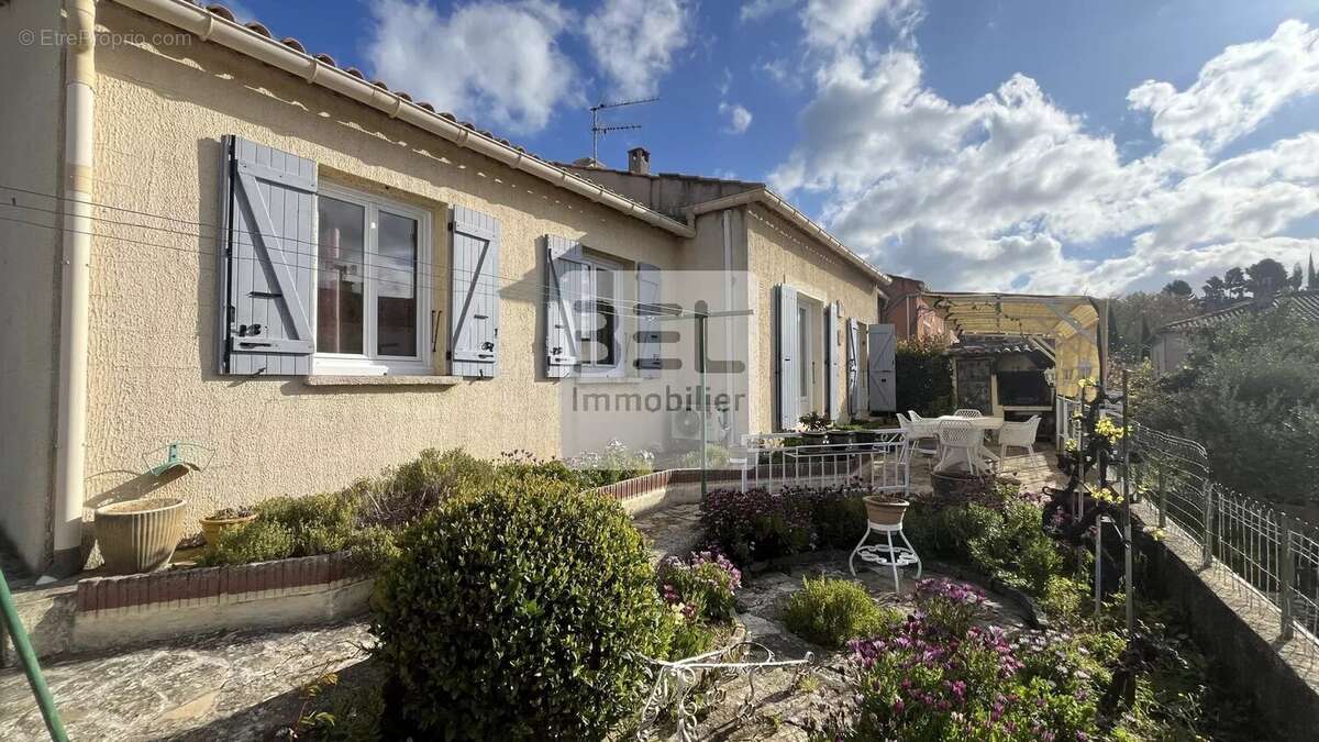 Maison à LAUDUN-L'ARDOISE