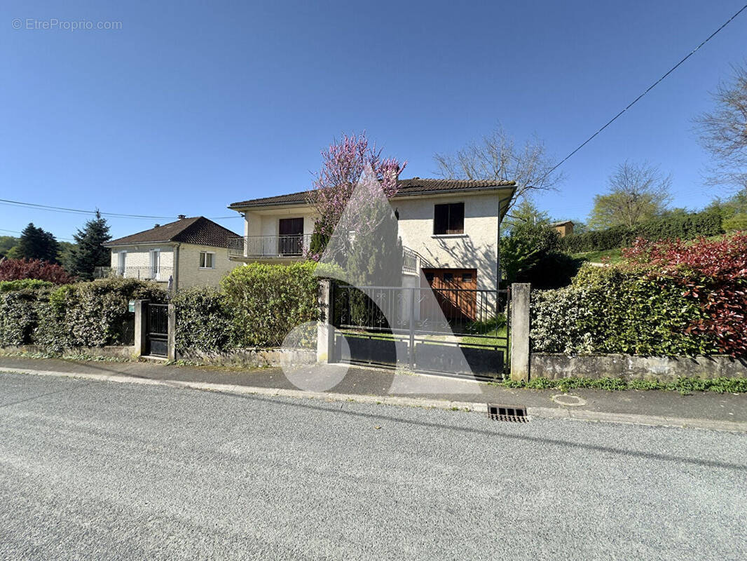 Maison à BAGNAC-SUR-CELE