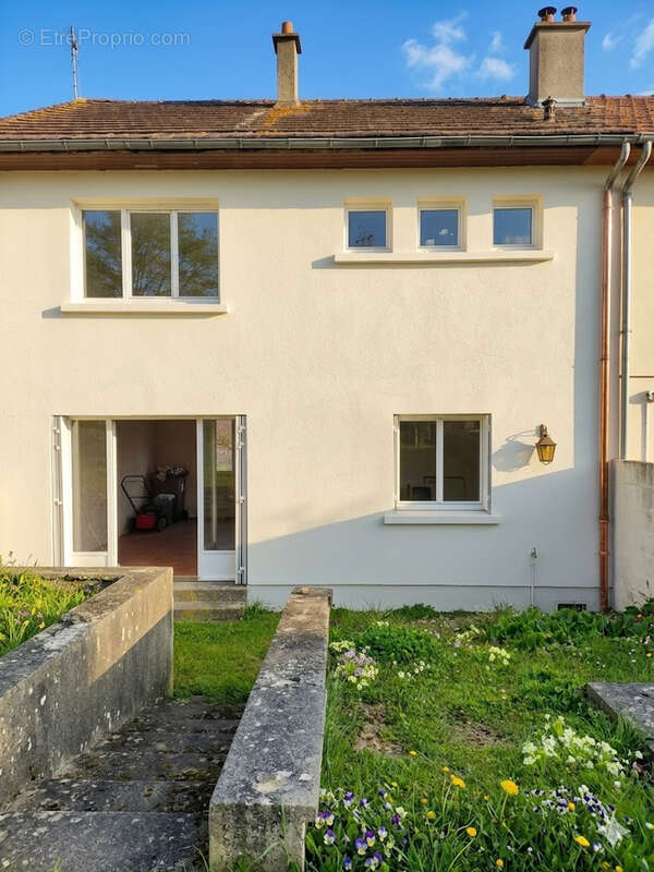 Maison à HOUDAN