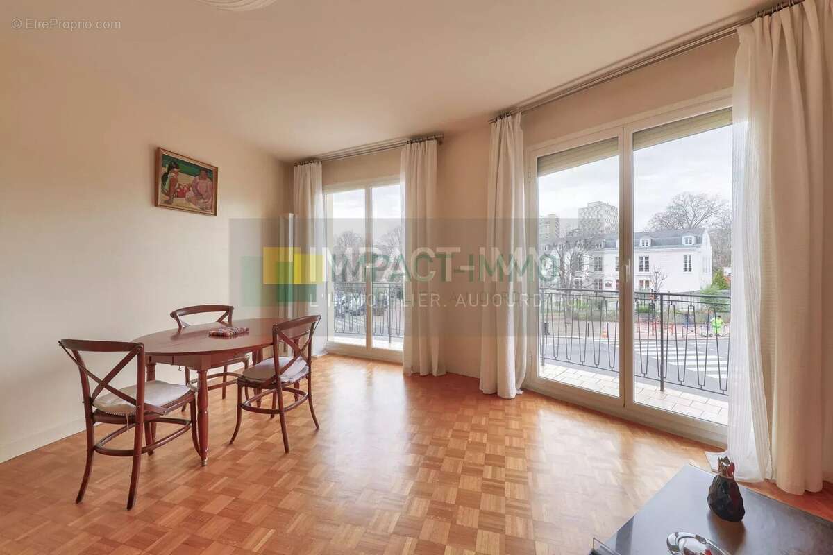 Appartement à COURBEVOIE