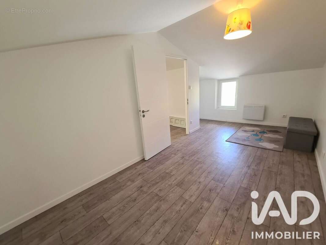Maison 121 m² à La Ville-Dieu-Du-Temple  - photo 7