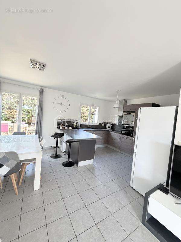 Vaugneray - maison familiale type 5 avec terrain 475 M2 - photo 3