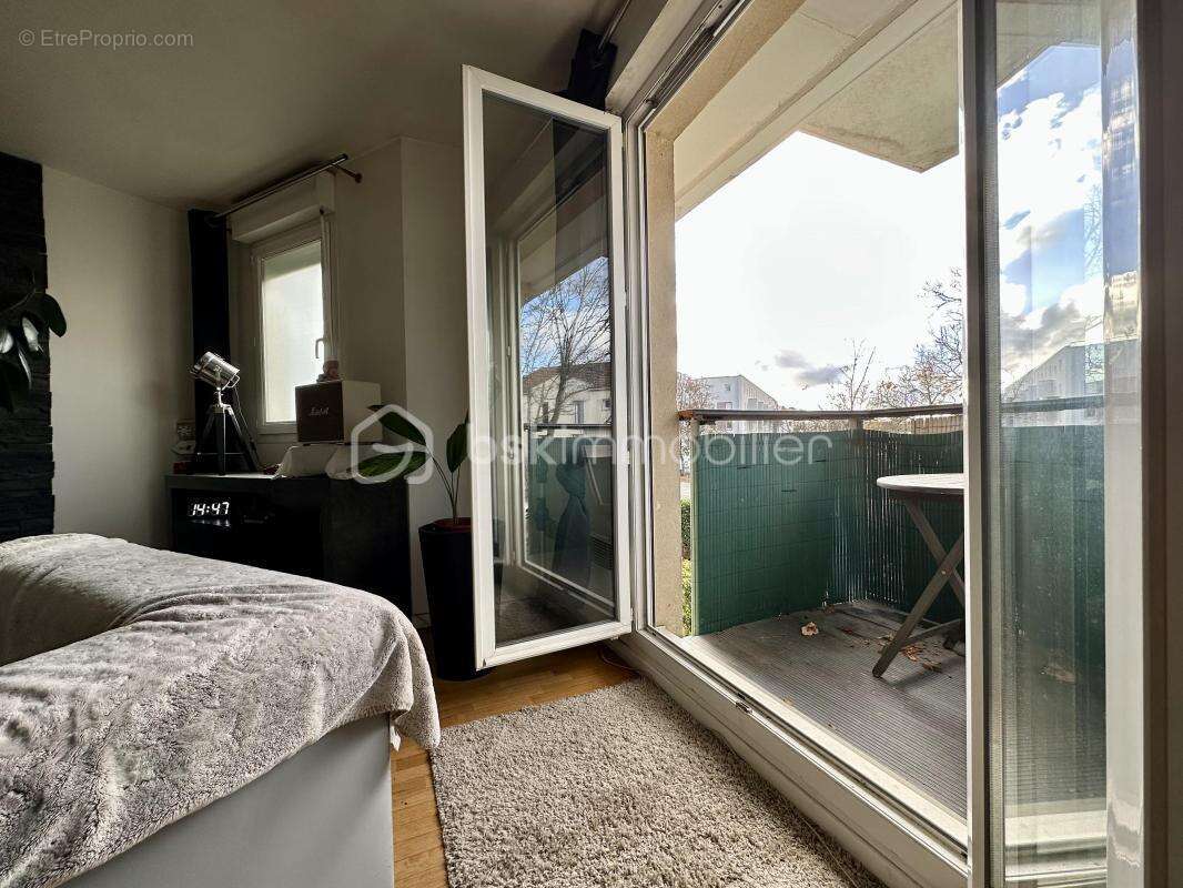 Appartement à SAVIGNY-LE-TEMPLE