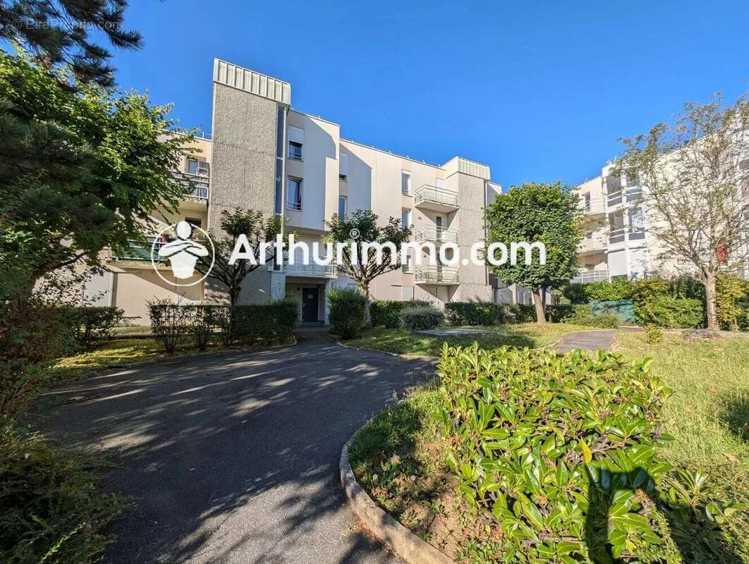 Appartement à SAVIGNY-LE-TEMPLE