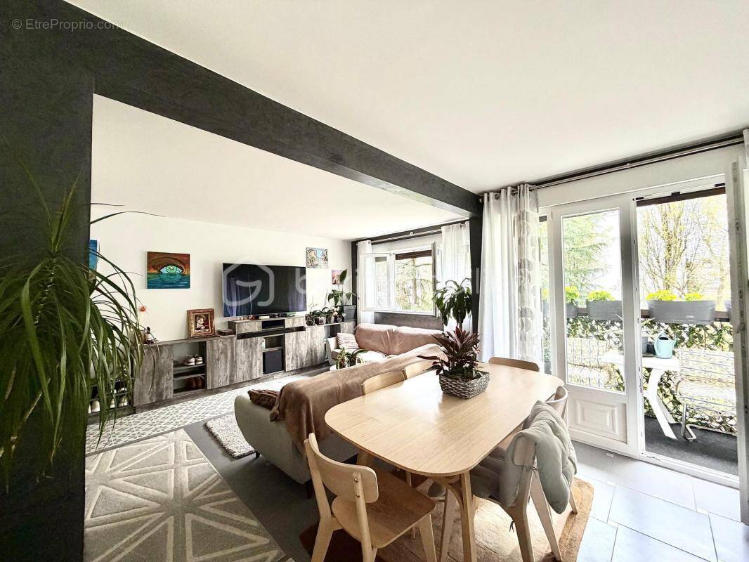 Appartement à CHILLY-MAZARIN