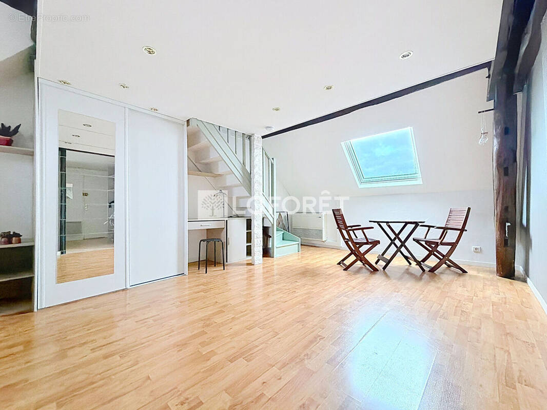 Appartement à MAINVILLIERS