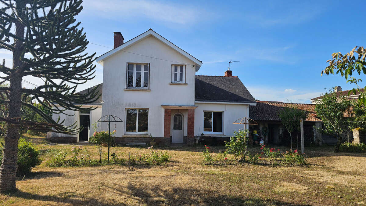 Maison à LE LANDREAU
