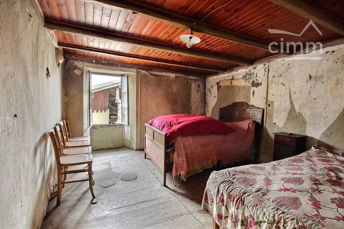 Maison à BOURGET-EN-HUILE