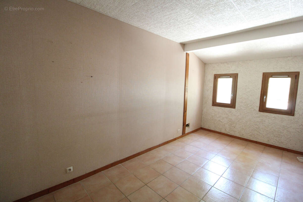 Maison à SAINT-SATURNIN-LES-APT