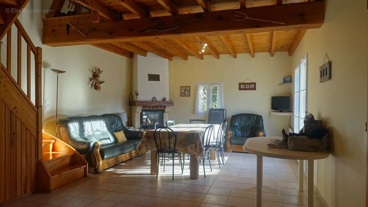 Maison à EAUX-BONNES