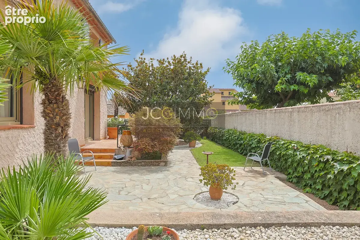 Villa de 318m2 avec deux logements indépendants et fort potentiel ! - photo 7