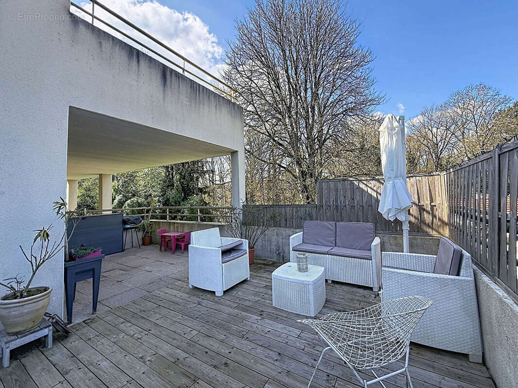 Appartement à VILLIEU-LOYES-MOLLON