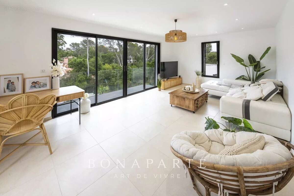 Villa contemporaine de 238m² avec studio, T2 indépendant, garage et piscine - photo 6