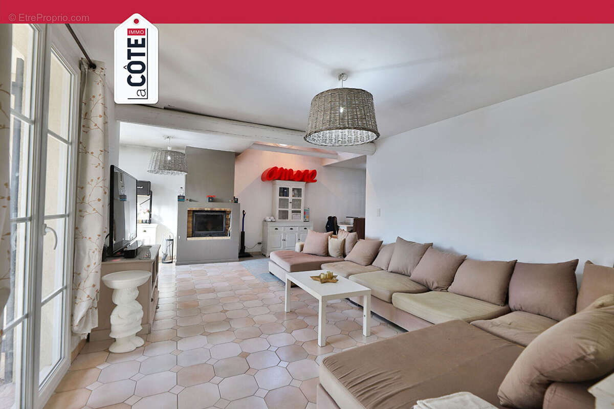 Maison à SAINT-MITRE-LES-REMPARTS