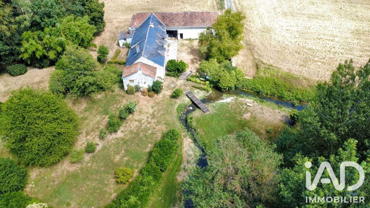 Maison 255 m² à Marcay  - photo 2