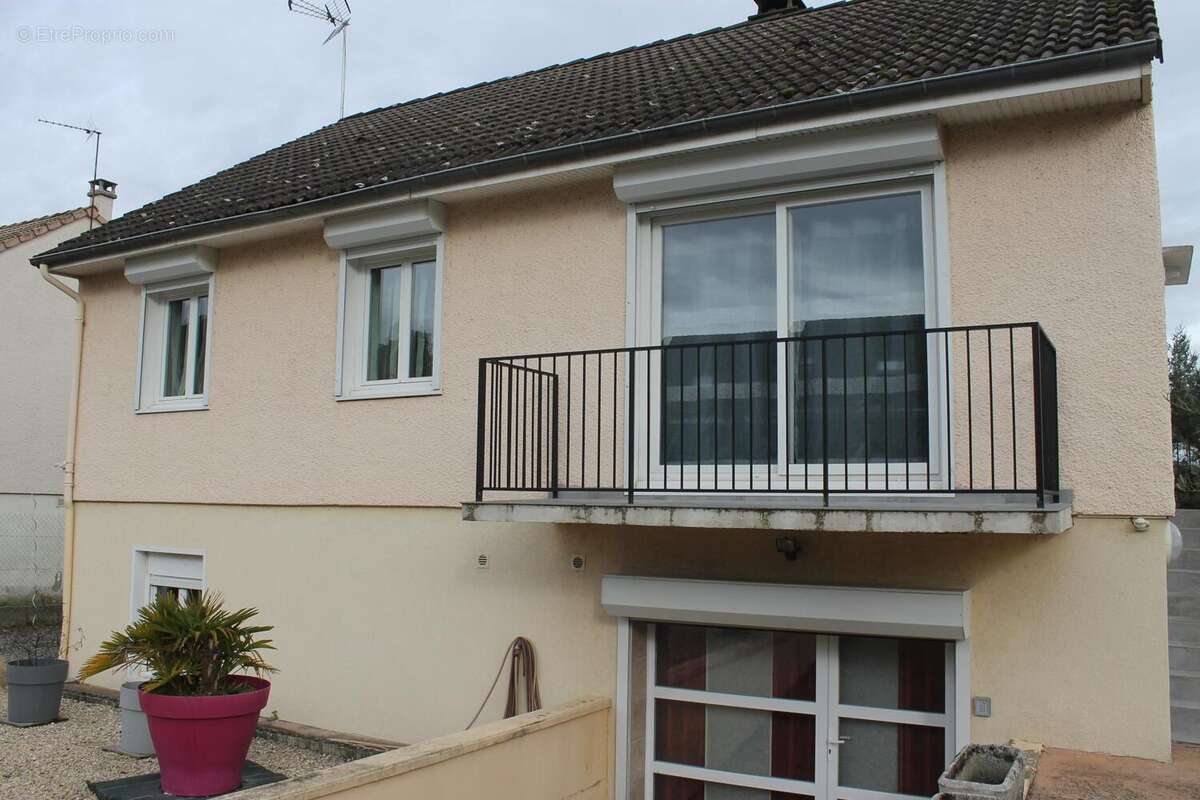 Photo 2 - Maison à CUSSET