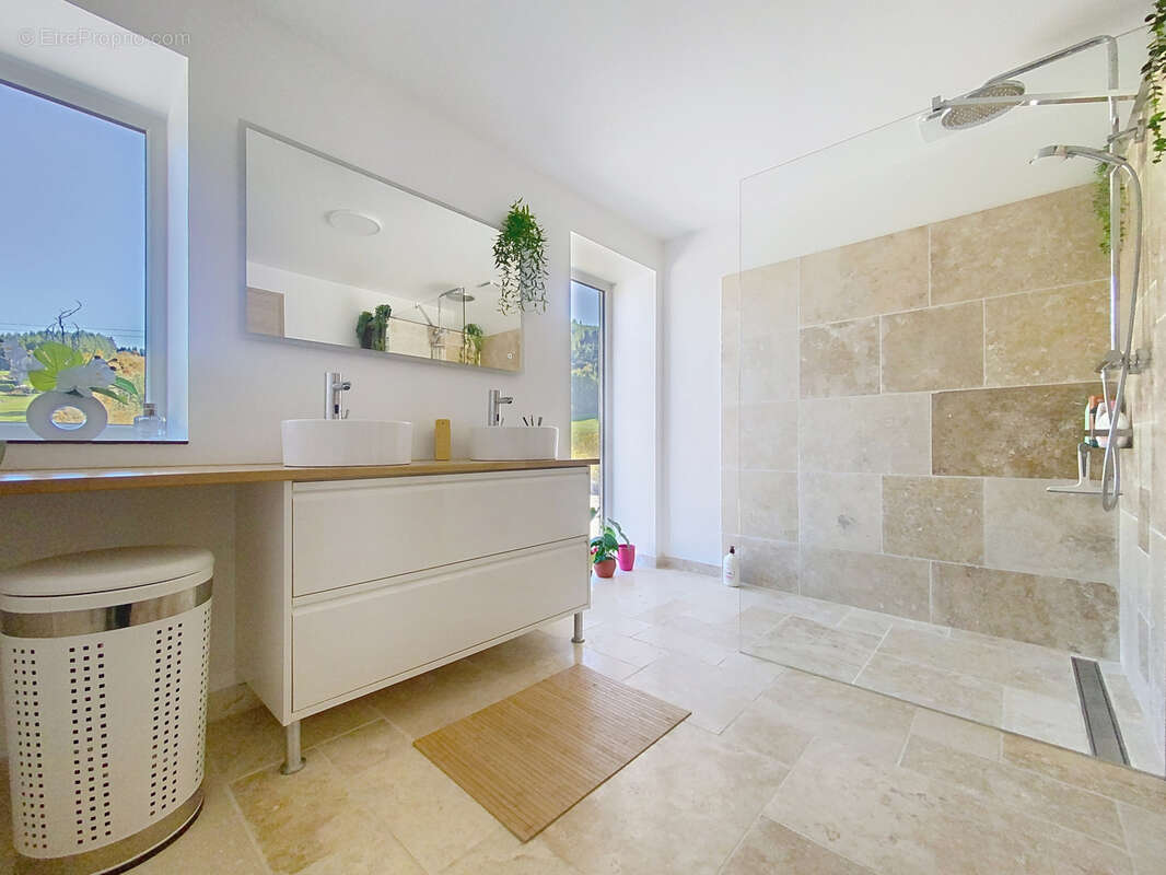 Maison à CHAMBOST-ALLIERES