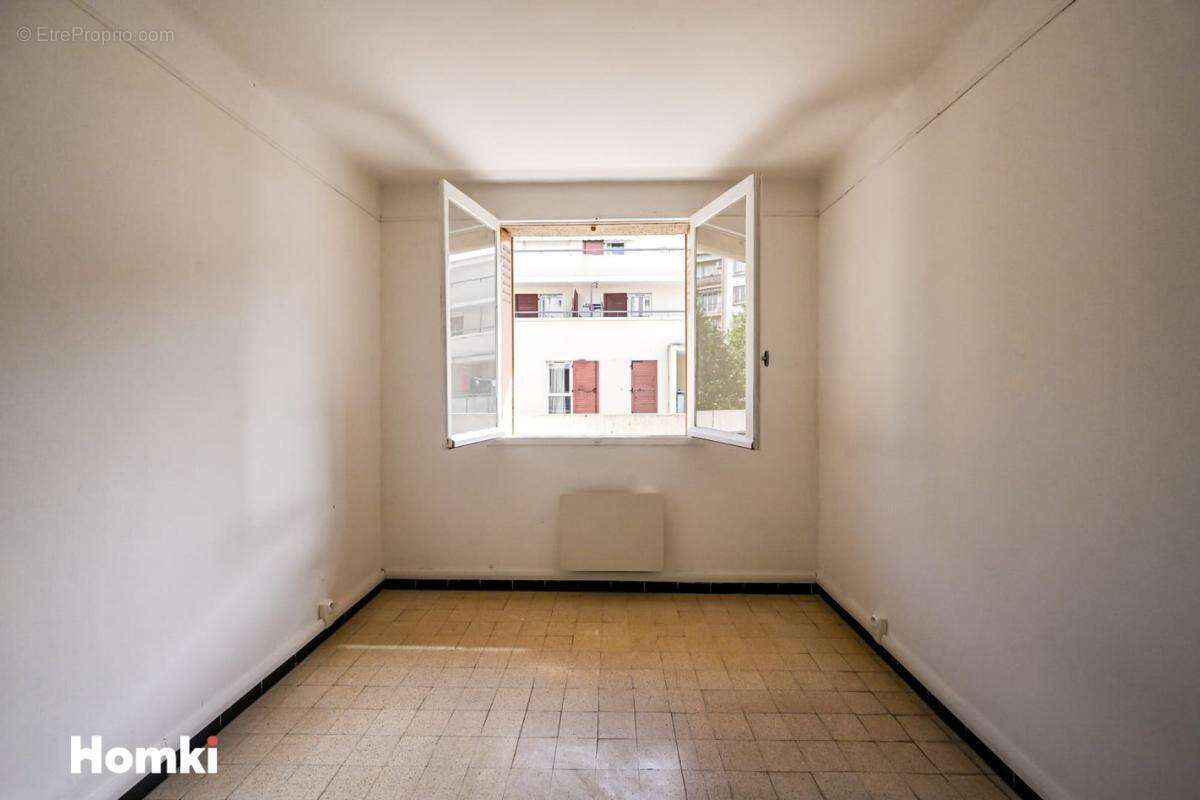Appartement à MARSEILLE-5E
