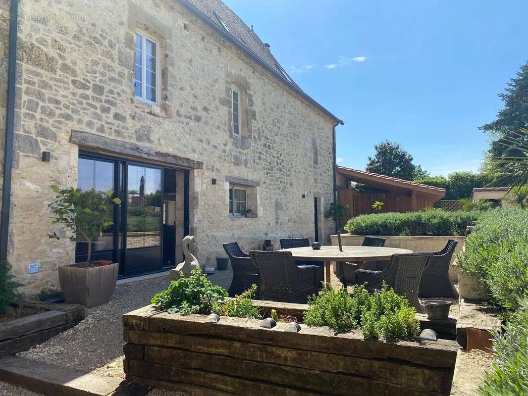 Elégant manoir avec dépendances, appartement d'amis et projet de rénovation - photo 7