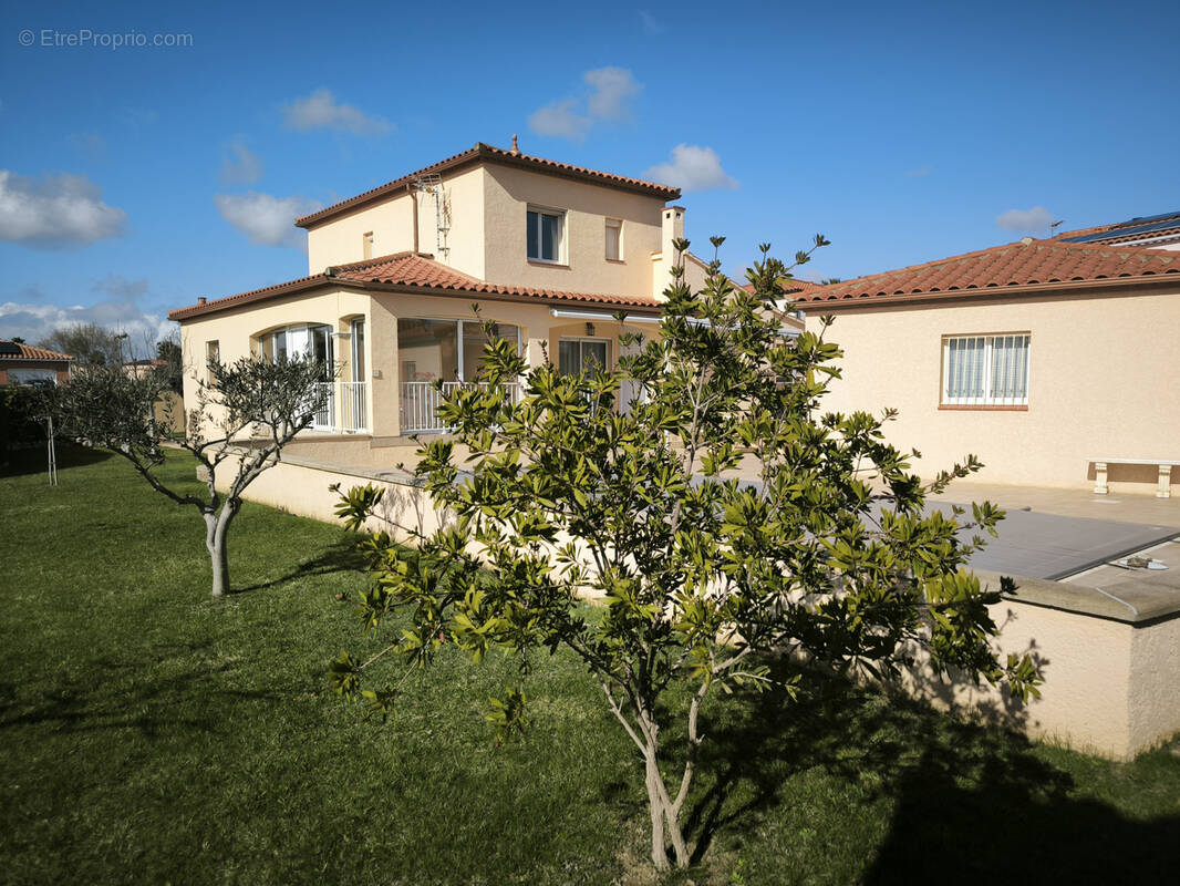 Maison à SAINT-LAURENT-DE-LA-SALANQUE